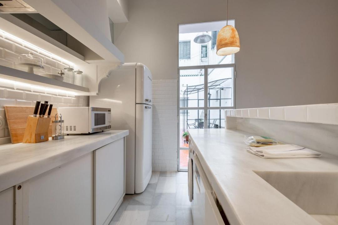 3 Bedrooms 2 Bathrooms Furnished - Malasana - Terrace - Bright In Downtown Area - Mintystay * Madrid
